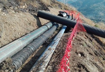 Calatabiano, riparata in parte la condotta danneggiata dal rogo. Ripristinata fornitura idrica a Messina