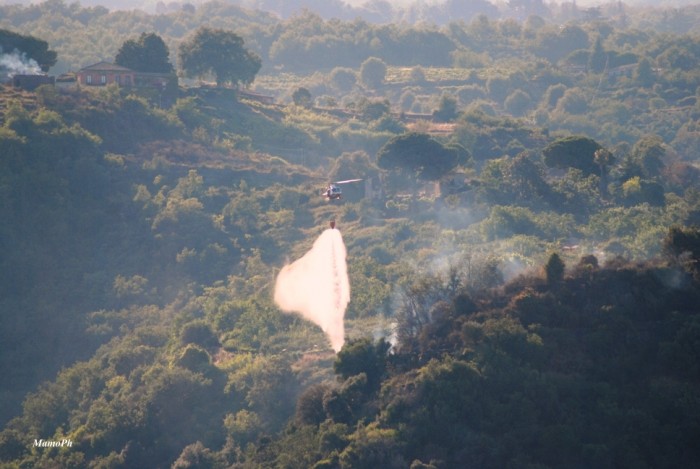 Giarre, ancora incendi sulla collina di Miscarello