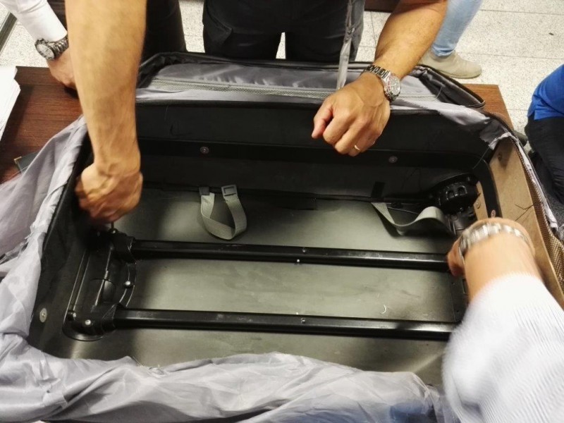 Catania: in volo con 3 kg eroina. Manette per una donna