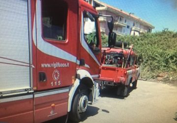 Mascali, incendio nei pressi del centro sociale VD