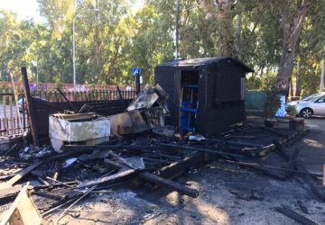 Mascali, a fuoco un piccolo chiosco