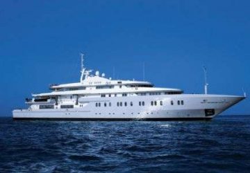 Il porto commerciale di Riposto teatro del jet set