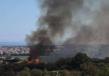 Mascali: incendio nelle campagne di Sant&rsquo;Antonino VIDEO