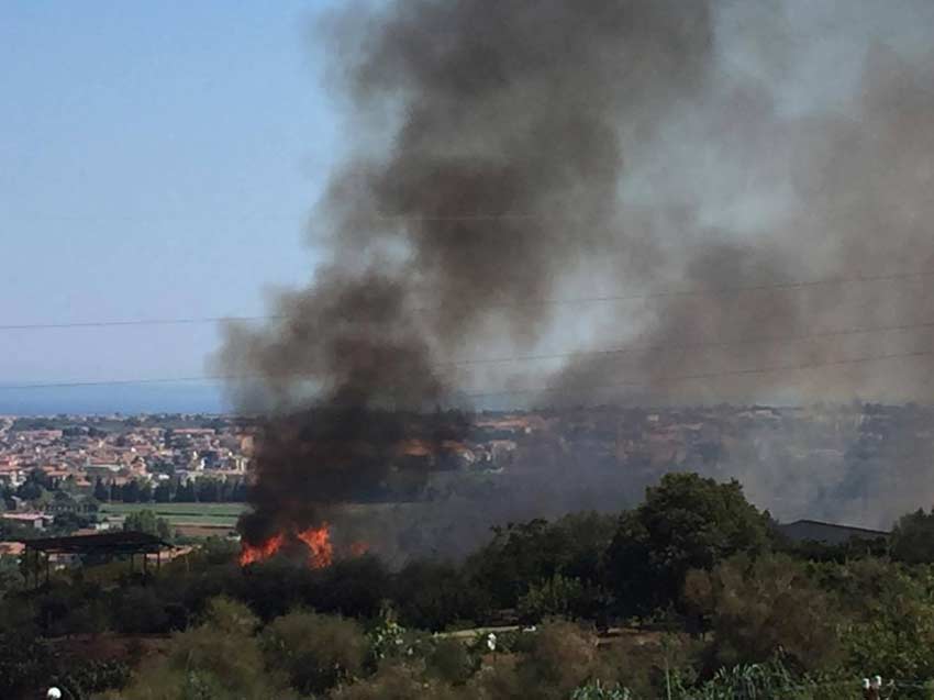 Mascali: incendio nelle campagne di Sant’Antonino VIDEO