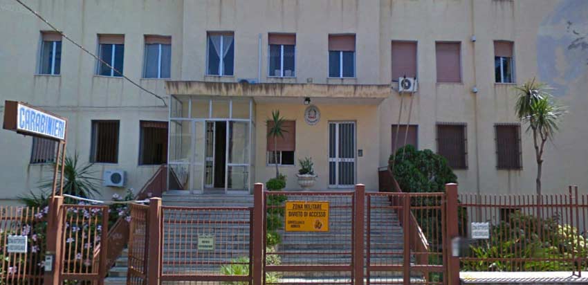 Giarre, nasconde la droga sotto il materasso ma il cane antidroga la fiuta: arrestato 44enne
