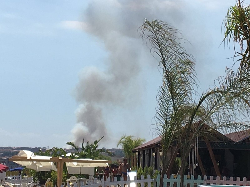 Giarre, incendi in aree incolte in via Ungaretti e Trepunti