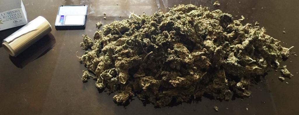 Catania, nascondeva in bagno quasi un chilo di “marijuana”: arrestato 33enne
