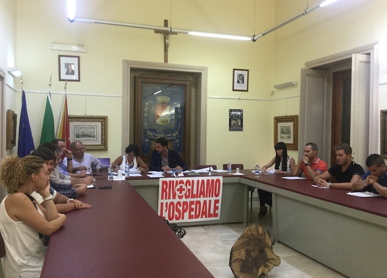 S.Alfio, Festa della birra. Seduta straordinaria del Consiglio: il presidente del Consiglio non si dimette  VD