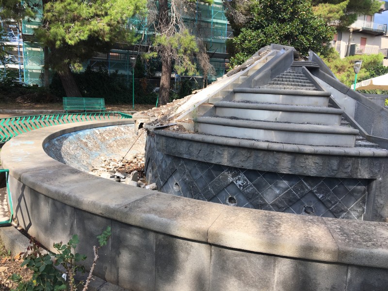 Giarre, Parchi e fontane artistiche: il degrado abita qui