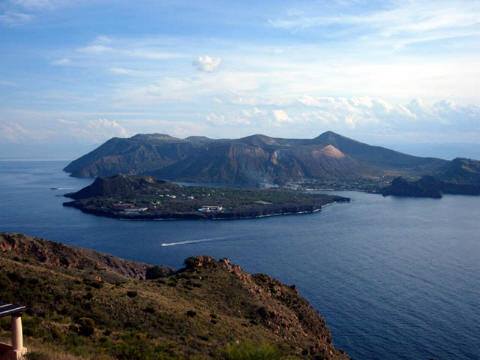 Lipari, arrestato un giovane catanese, appena sbarcato dal traghetto, trovato in possesso di 130 grammi di cocaina