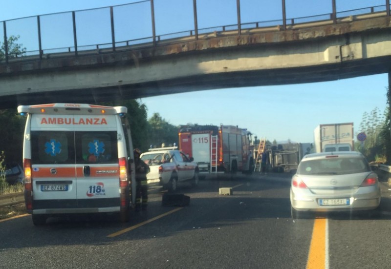 A18 grave incidente prima dello svincolo di Giarre