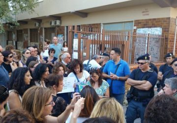 La protesta dei docenti: siamo stanchi di essere insultati e vilipesi