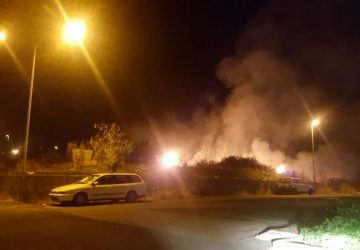Giarre, incendio alle spalle del quartiere Jungo