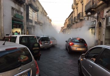 Giarre, panico in corso Italia per un principio d’incendio auto