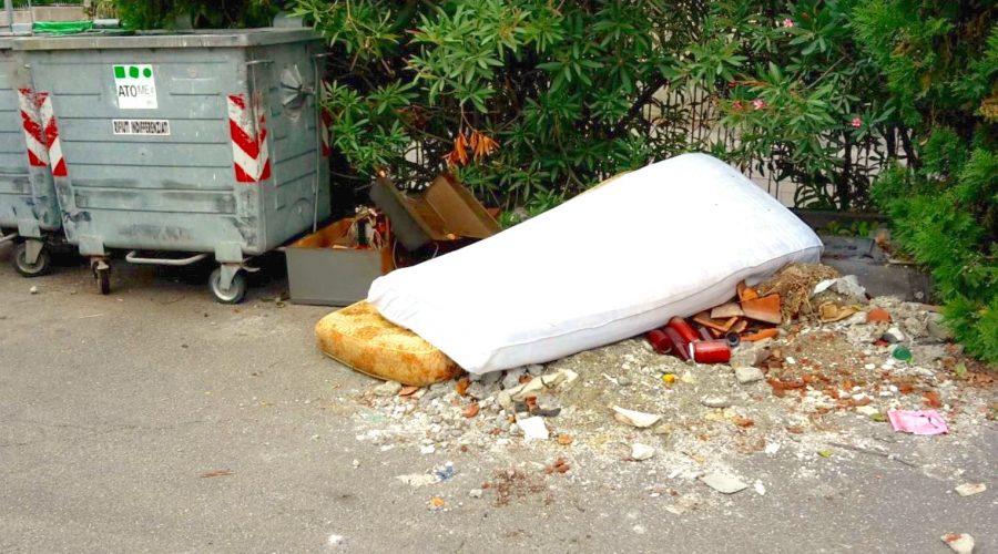 Rifiuti “intoccabili” a Francavilla di Sicilia