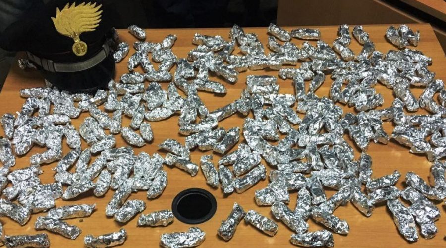 Paternò: supermercato della droga a cielo aperto con cocaina, hashish e marijuana. Un arresto