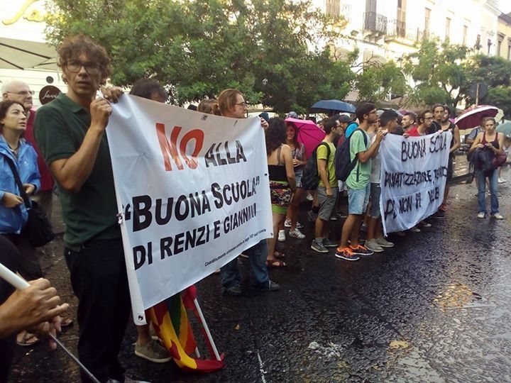 Catania: la ministra Giannini diserta la festa del Pd. La protesta no