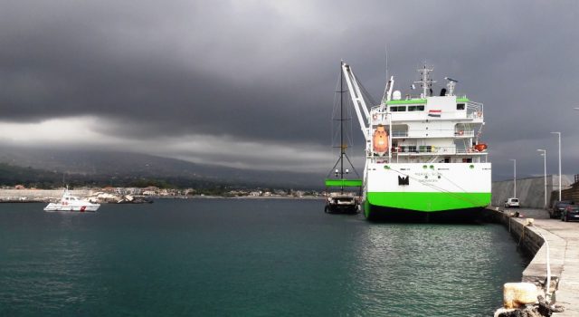 Riposto: imbarco riuscito per l’Akalam, la Marvel Scan ha lasciato il porto
