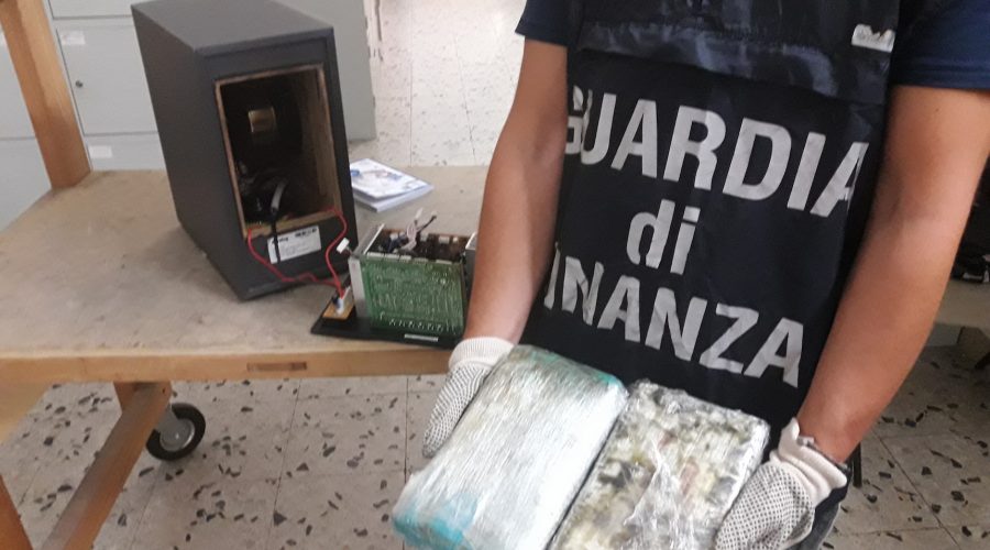 Catania, nascondeva cocaina nelle casse delle stereo: arrestato dominicano