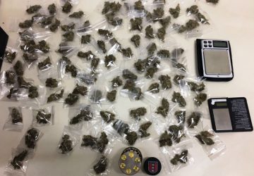 Patern&ograve;: sorpreso mentre nascondeva marijuana nelle aiuole di piazza Parco del Sole. Arrestato