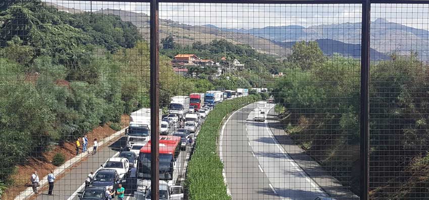 A18, tratto tra Acireale e Catania “afflitto” dai soliti lavori e i pendolari “condannati” sospirano