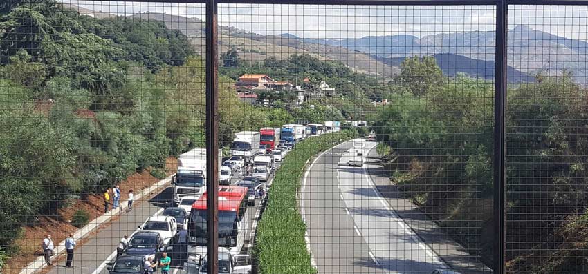 Autostrada A18: è caos. Emergenza ad Acireale: casello in ingresso chiuso