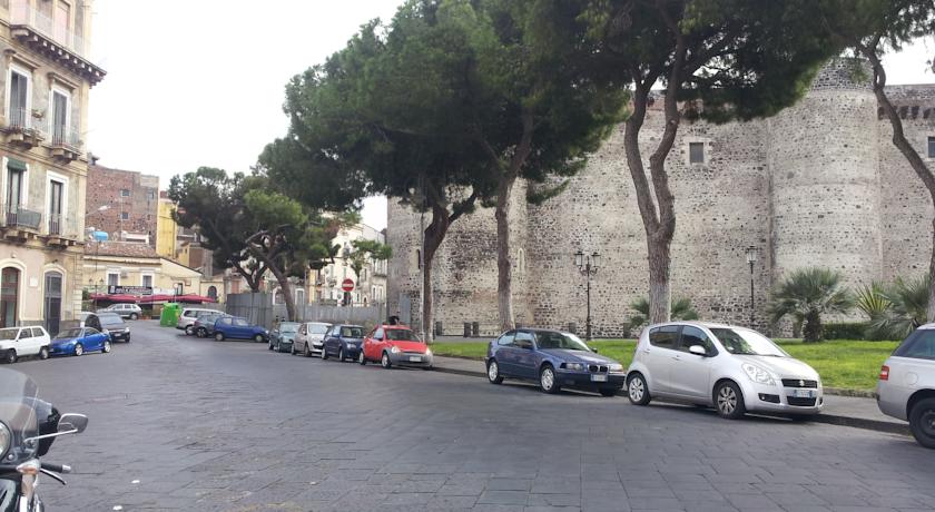 Catania, agguato in piazza Federico II di Svevia: arrestato l’autore. E’ un 16enne