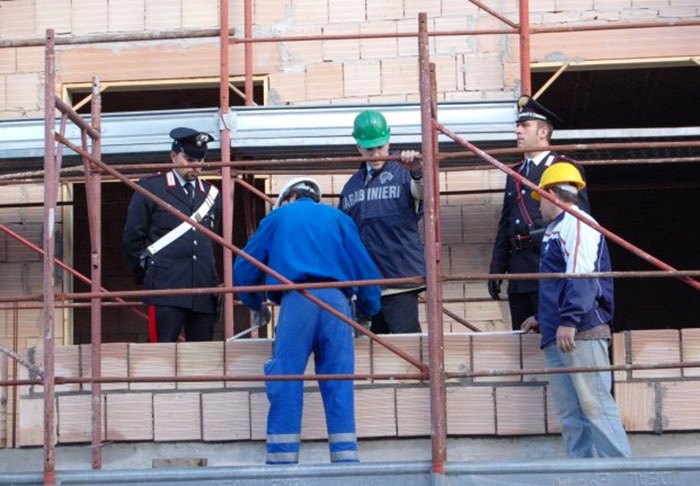Contrasto al lavoro sommerso: cantiere sequestrato. Due gli imprenditori denunciati e sanzioni per oltre 40.000 euro