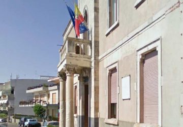 Allarme bomba (rientrato) ad Aci Castello: artificieri della polizia e carabinieri in azione