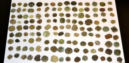 Randazzo, sequestrate monete antiche: denunciato giovane collezionista