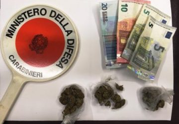 Giarre: spaccia &ldquo;erba&rdquo; in corso Europa. Arrestato. In corso nuova operazione antidroga