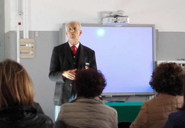 Mascali incontro al plesso di piazza Dante sui vaccini