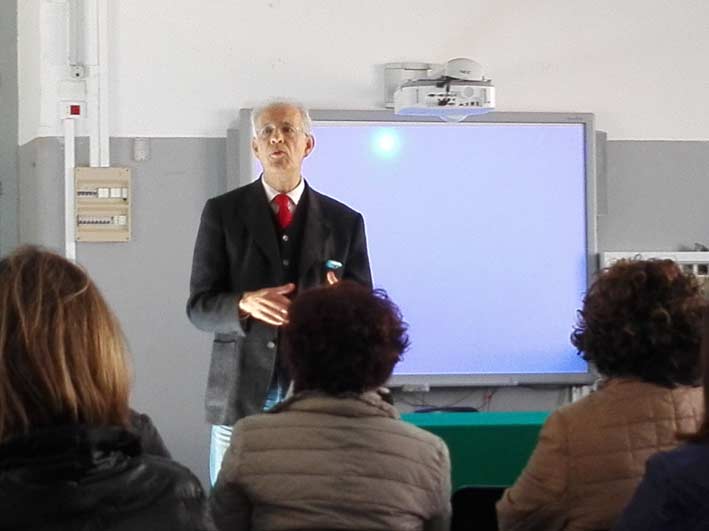 Mascali incontro al plesso di piazza Dante sui vaccini