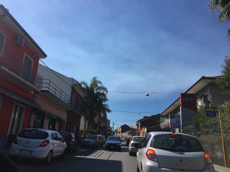 Giarre, tutti in fila per il cimitero nella citt&agrave; fantasma