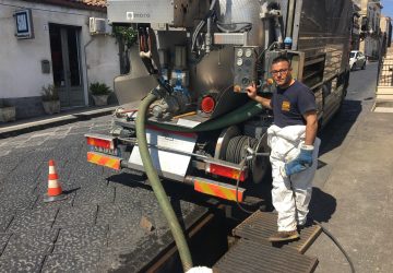 Giarre: bonifica caditoie, rush finale degli interventi di spurgo