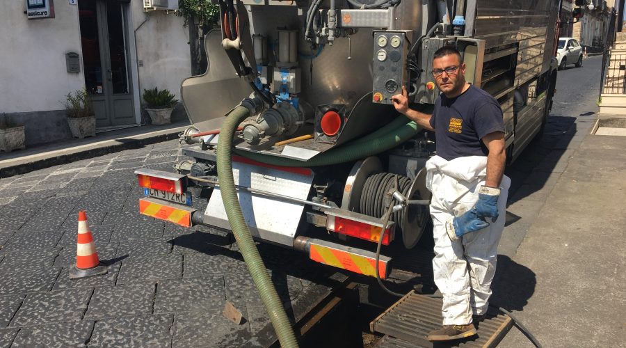 Giarre: bonifica caditoie, rush finale degli interventi di spurgo
