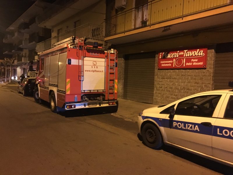 Giarre, crolla il solaio di una abitazione sul corso delle Province: intervento dei vigili del fuoco