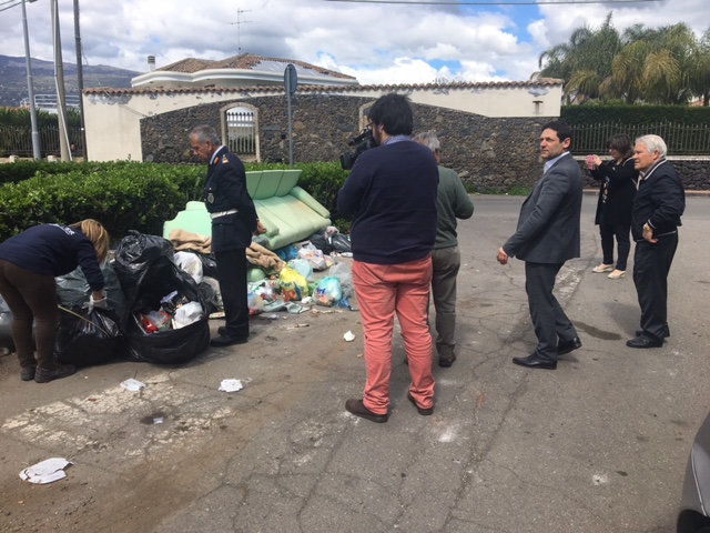 Mascali, differenziata nuovo blitz del sindaco