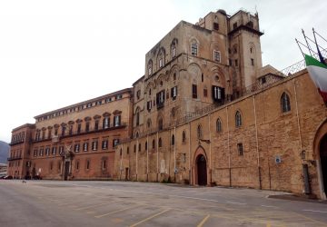 S.Alfio, alunni della scuola primaria in visita a palazzo dei Normanni