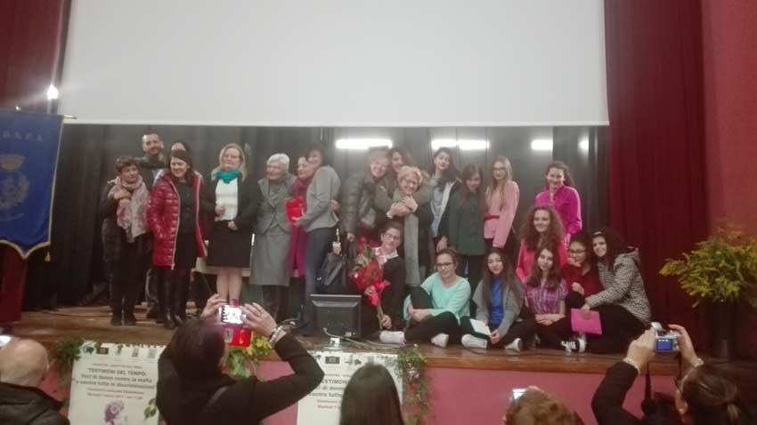 Calatabiano, interessante convegno dibattito per i ragazzi del Macherione al cine teatro