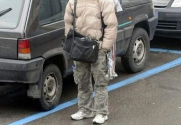 Operazione anti parcheggiatori abusivi a Catania: diffidati e sanzionati in 10