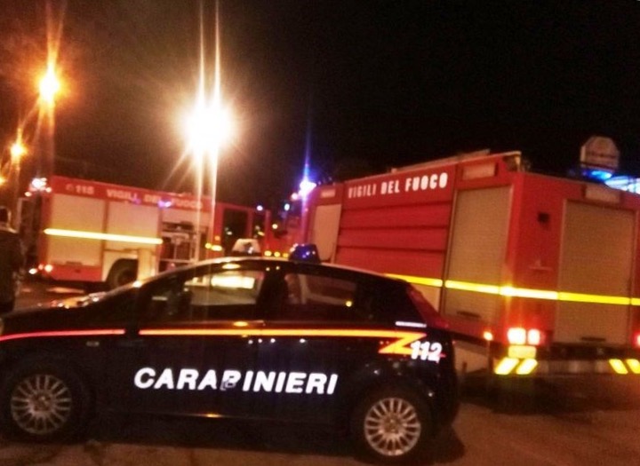 Zafferana, a fuoco un furgone Doblò