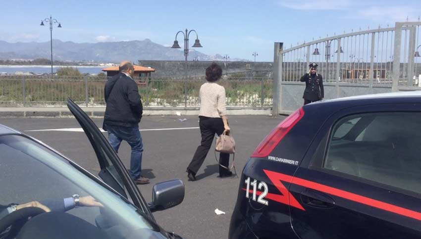 Riposto, cinque ore di ordinaria follia. Il dramma di un tunisino che ha minacciato di darsi fuoco VIDEO RACCONTO