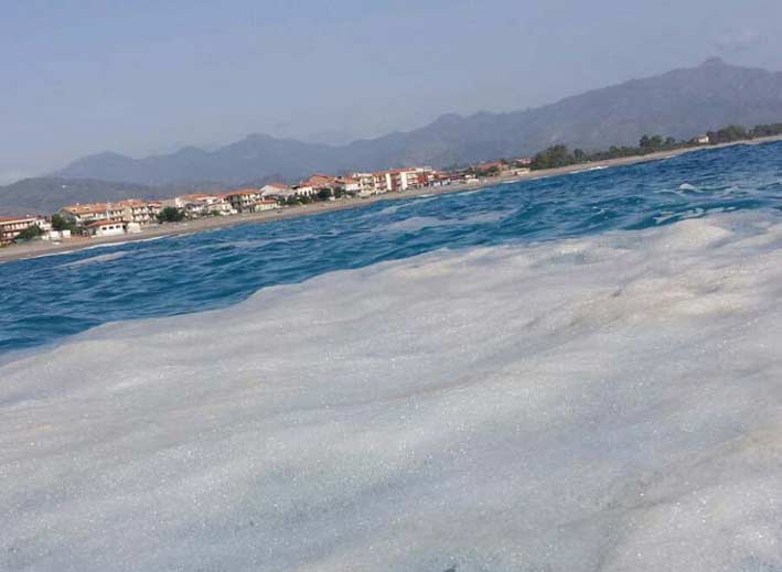 Inquinamento marino: domani sindaci del messinese a Palermo. Santo Primavera lancia l’idea del comitato “Mare dell’Etna”