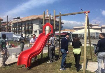 Riposto, allestita un'area ludica in piazza della Vittoria