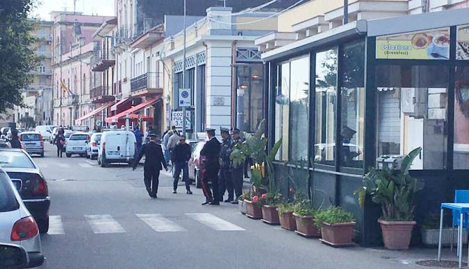 Riposto, lite sfocia nel sangue in una pescheria