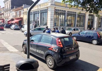 Riposto, controlli ambulantato selvaggio: sequestrati 300 kg di ortofrutta. Sanzionati 5 abusivi VIDEO