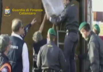 Montagne di droga dal Sud America: a gestirle anche la compagna del boss catanese Salvatore Cappello VIDEO