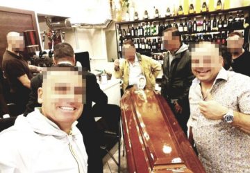 Chiuso dalla polizia per 7 giorni un bar a Catania: ha "ospitato" la bara di un pregiudicato
