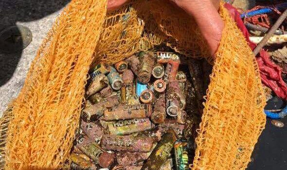 Acireale, volontari raccolgono oltre 1500 kg di rifiuti dal fondale e dalla spiaggia di Santa Maria la Scala